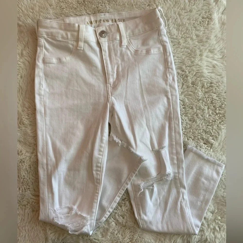 American Eagle size 4 short next level stretch white distressed jeans